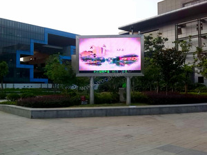 南京奧體中心地鐵口戶外全彩屏