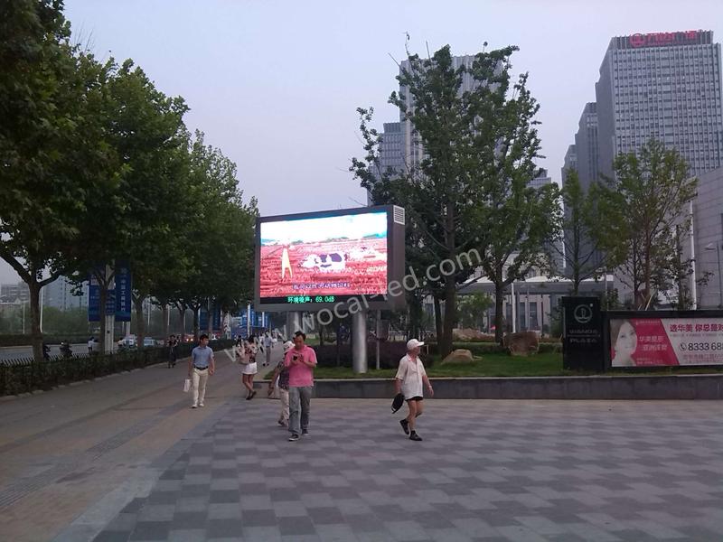 南京萬達(dá)廣場(chǎng)戶外LED顯示屏.jpg